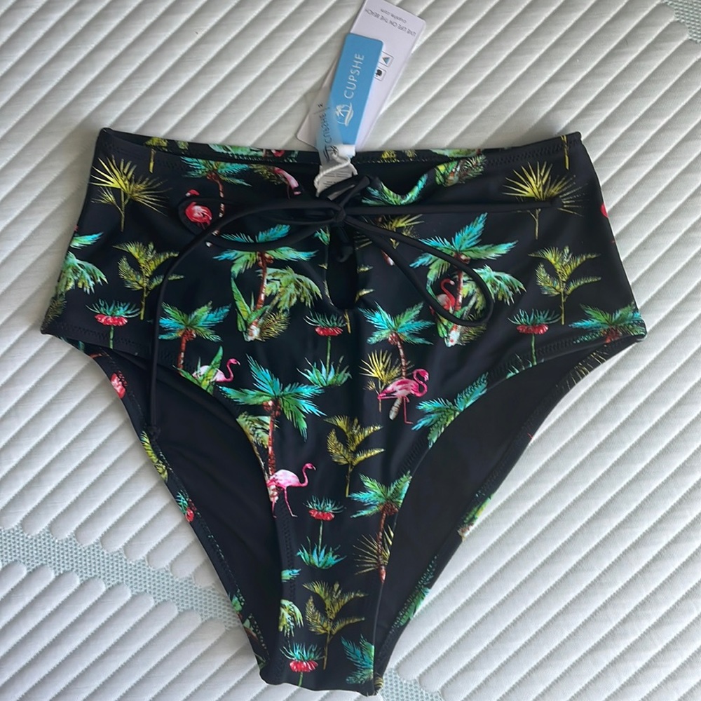 Cupshe bathing suit bottom. High waist. Size M. NWT. Tie detail on front.
